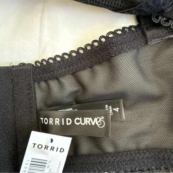 NWT Torrid Black Lace Unlined Plunge Underwire Bra Size 4 - Picture 5 of 9